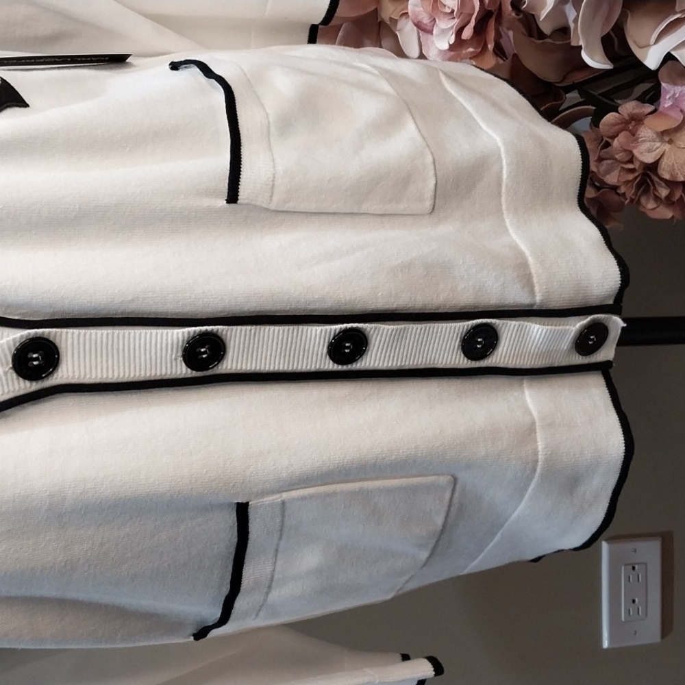 Nwt Xl &LARGE Karl Lagerfeld White Cardigan with Black Accents - Picture 4 of 16